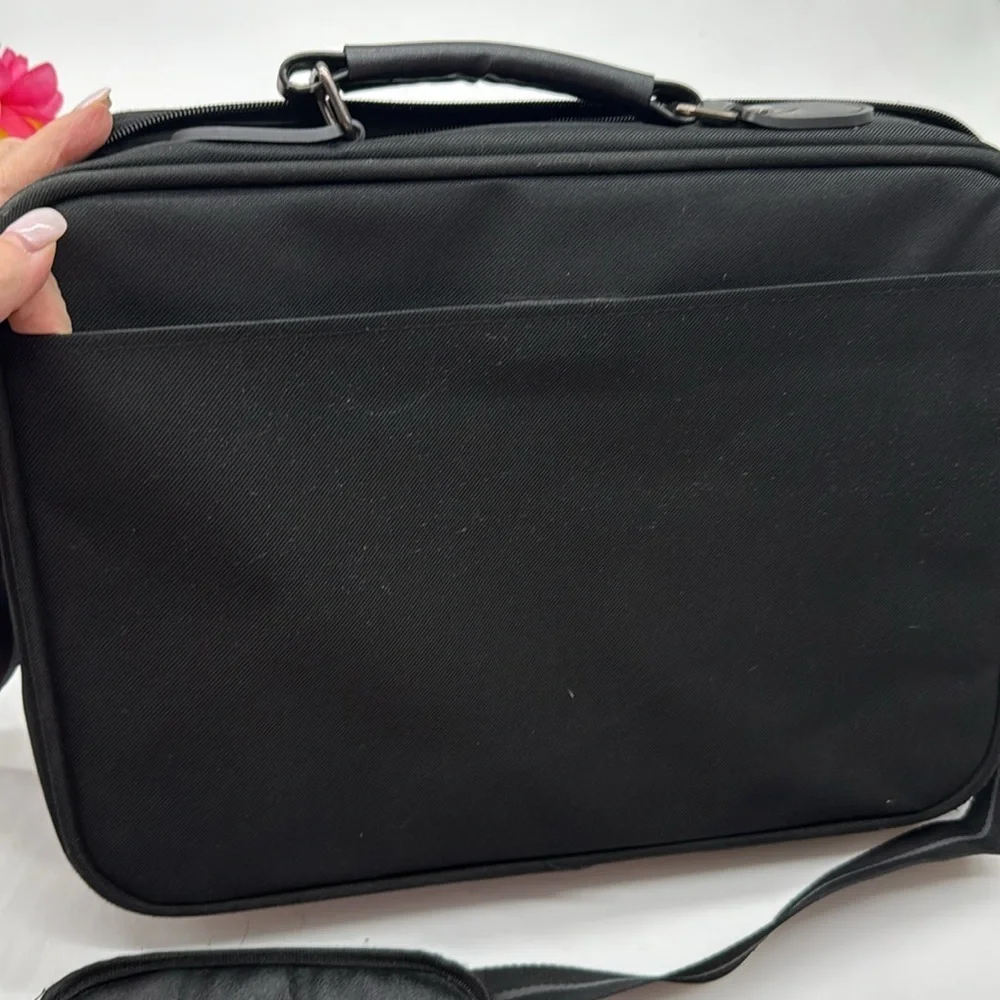 Solo Black Leather Laptop Bag TOT7506B